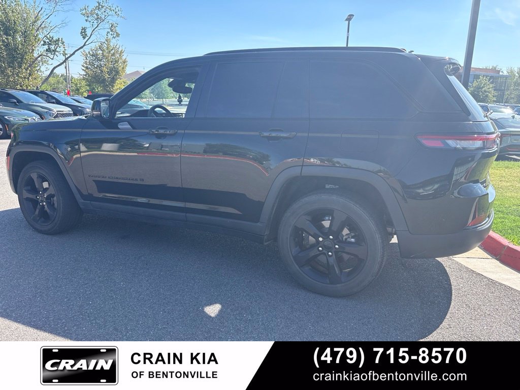 Used 2023 Jeep Grand Cherokee Altitude AWD/4WD image 4