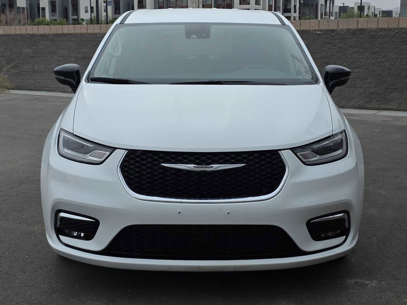 Used 2024 Chrysler Pacifica Select image 4