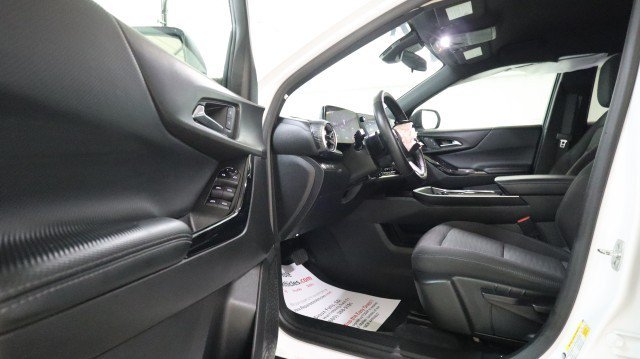 Used 2025 Chevrolet Equinox LT FWD image 9