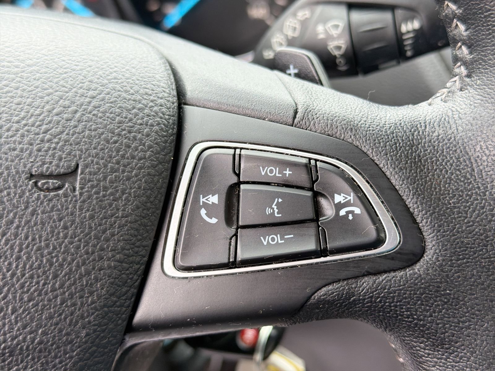 Used 2018 Ford Escape SE w/ SE Sport Appearance Package image 30
