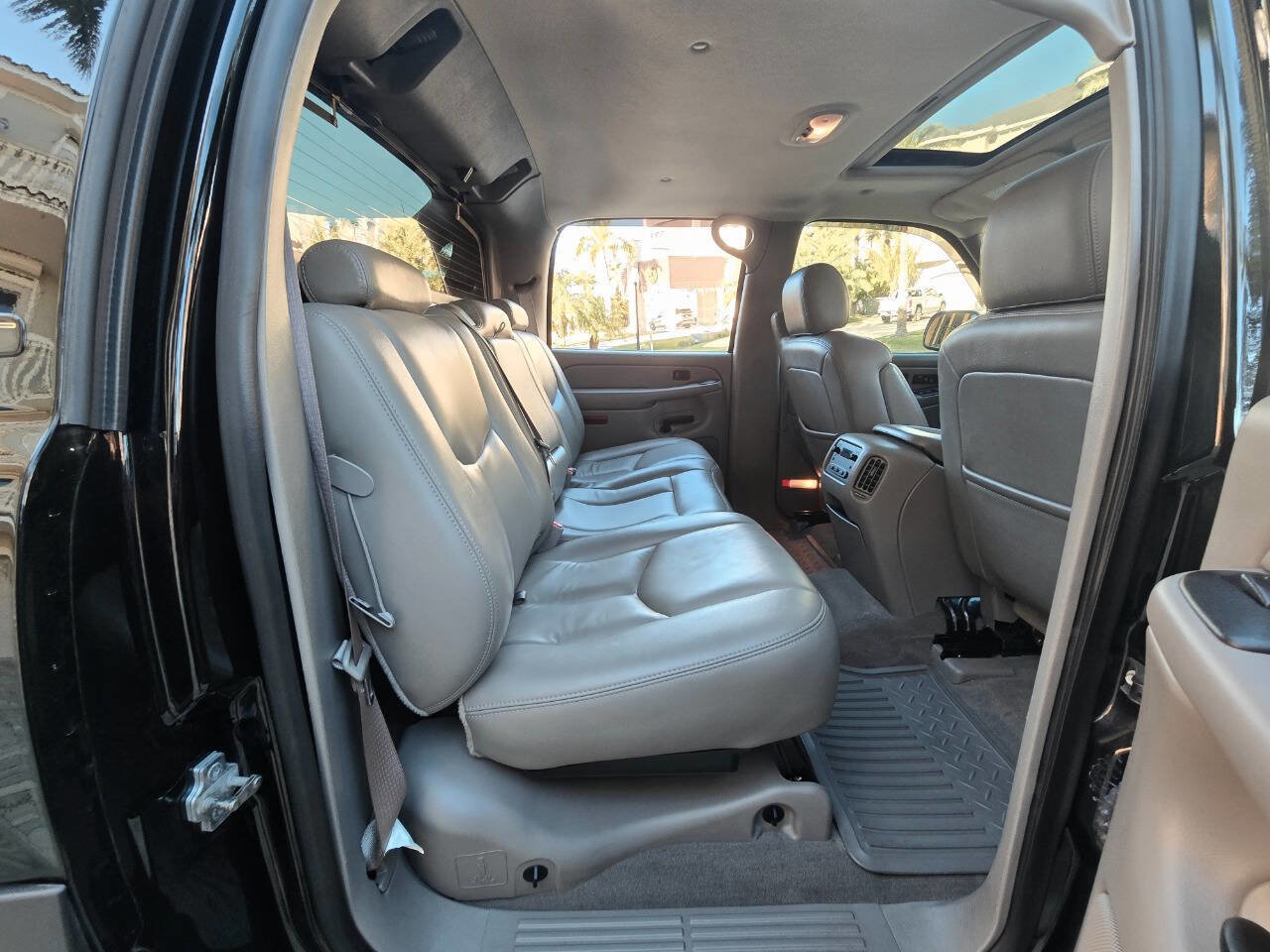 Used 2006 Chevrolet Avalanche Z66 w/ Sun And Sound Package image 22