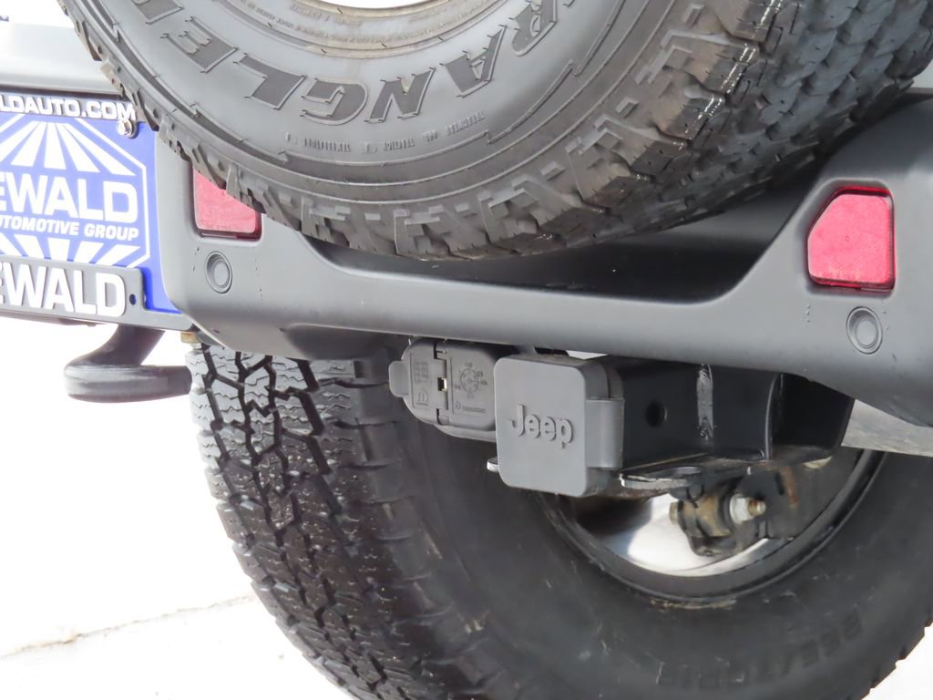 Used 2021 Jeep Wrangler Unlimited Sahara w/ Dual Top Group AWD/4WD image 12