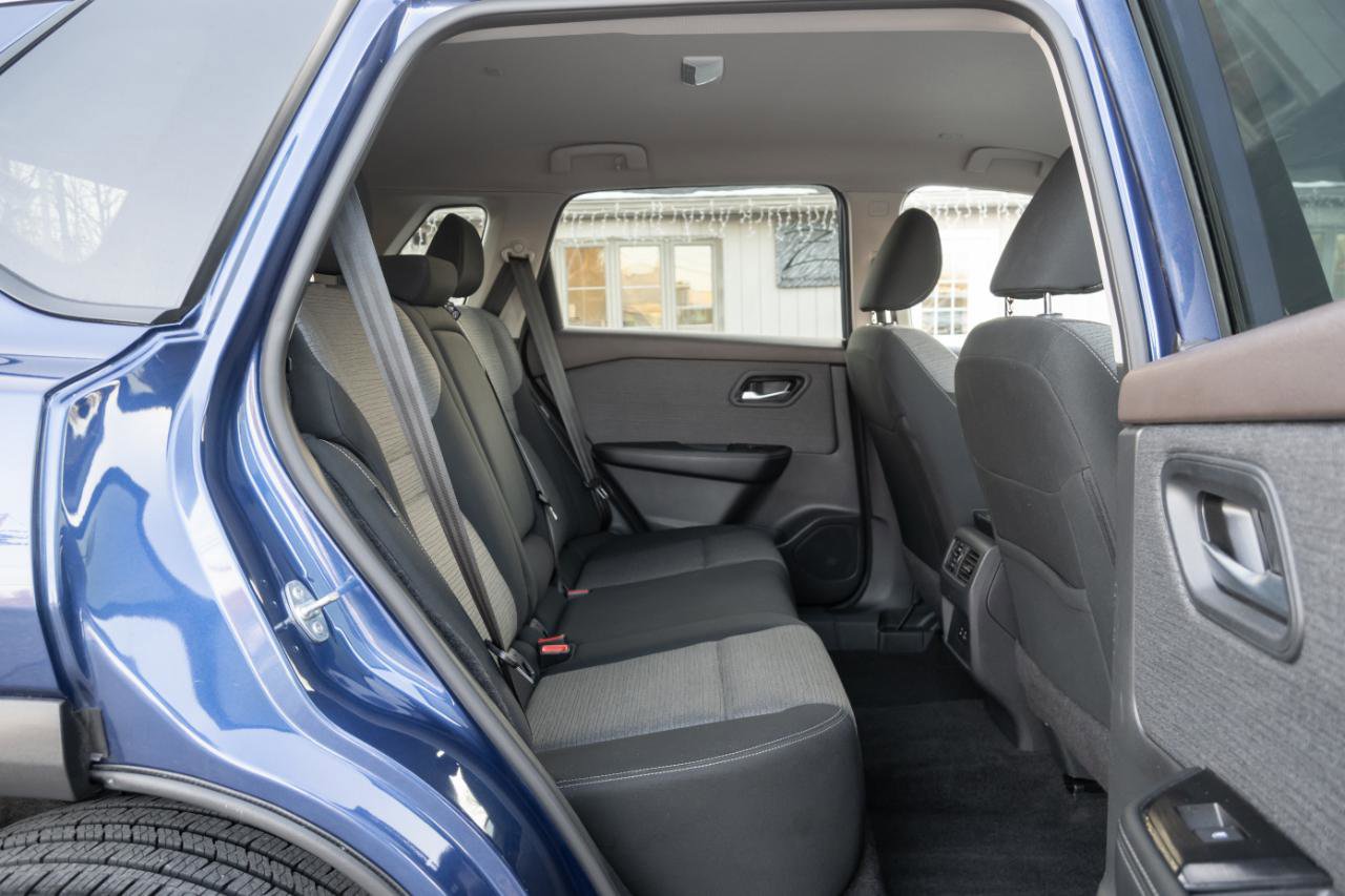 Used 2023 Nissan Rogue SV FWD image 32