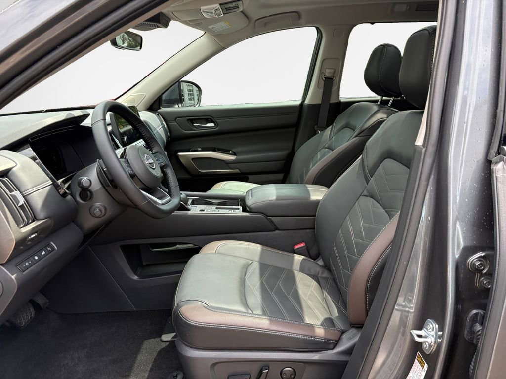 Used 2025 Nissan Pathfinder Platinum w/ Cargo Package FWD image 12