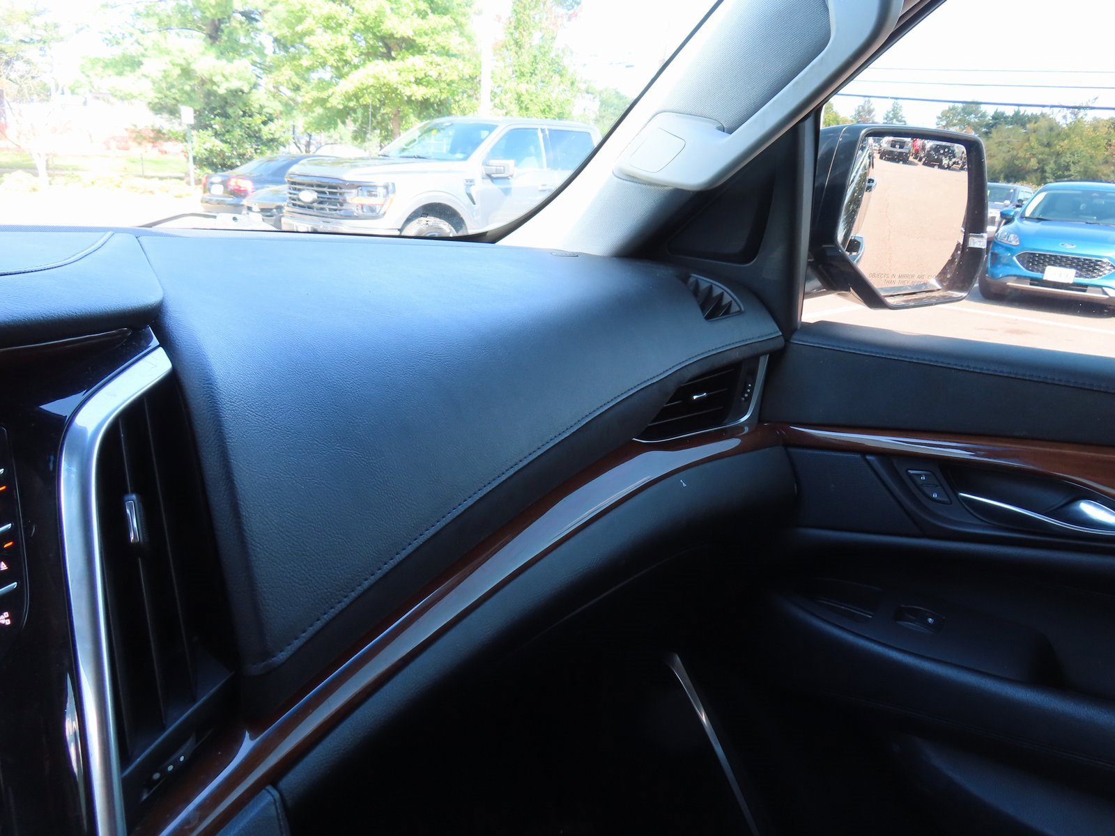 Used 2020 Cadillac Escalade ESV Premium Luxury image 19