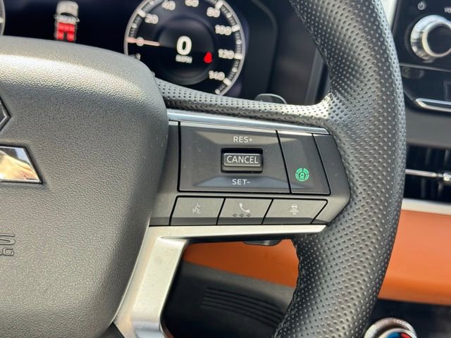 Used 2025 Mitsubishi Outlander 4WD Plug-In Hybrid image 28