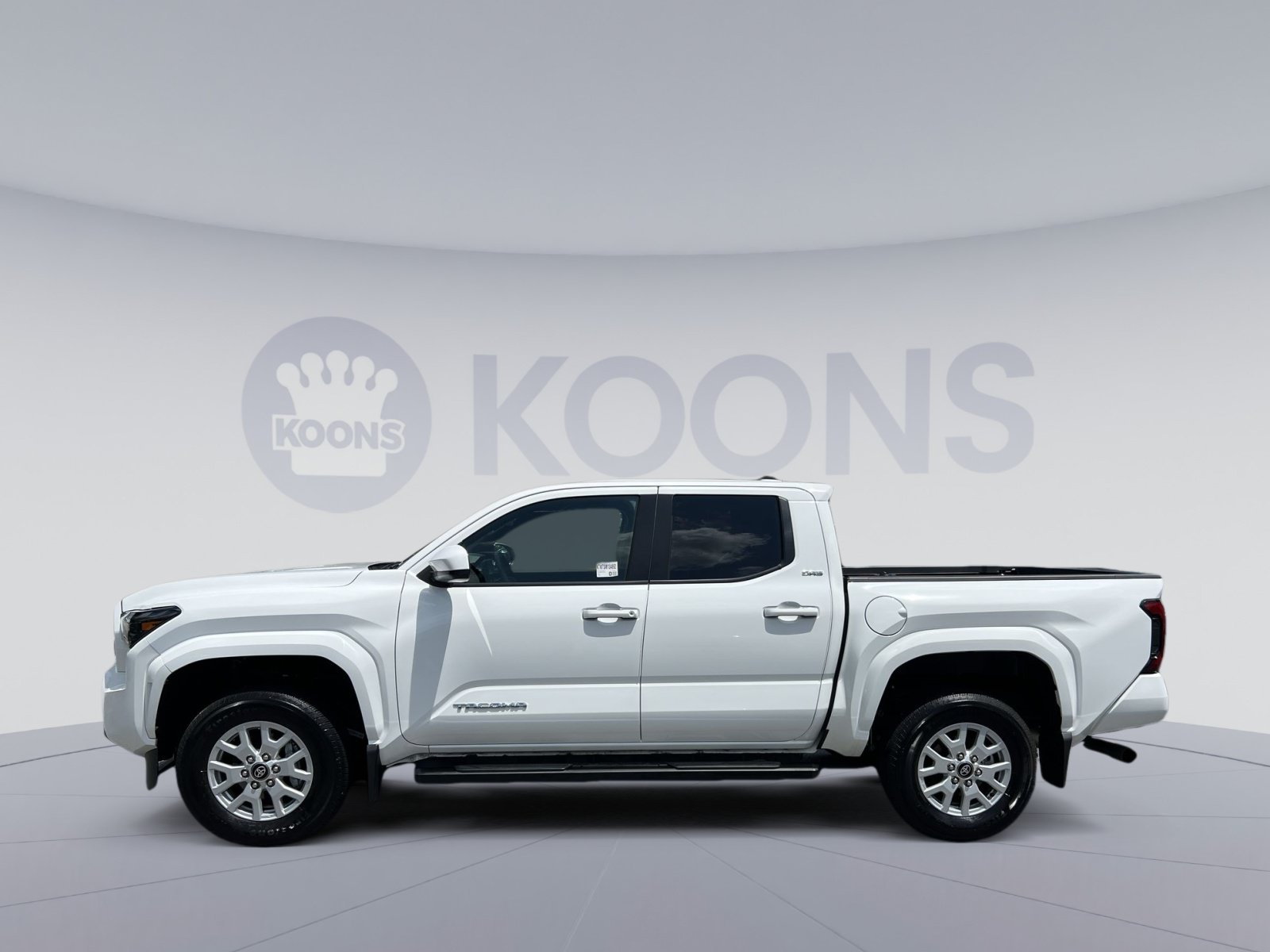 Used 2025 Toyota Tacoma SR5 AWD/4WD image 2