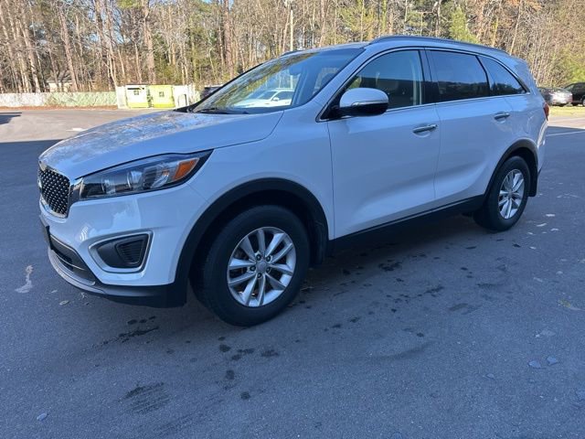 Used 2017 Kia Sorento LX w/ LX Convenience Package image 3