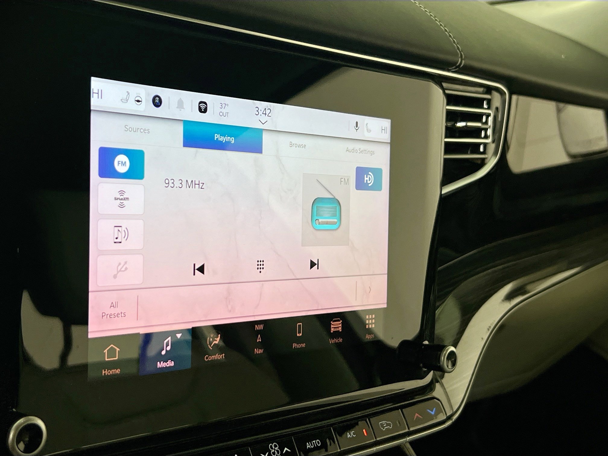 Used 2022 Jeep Wagoneer Series III w/ Flexible Seating Group image 15