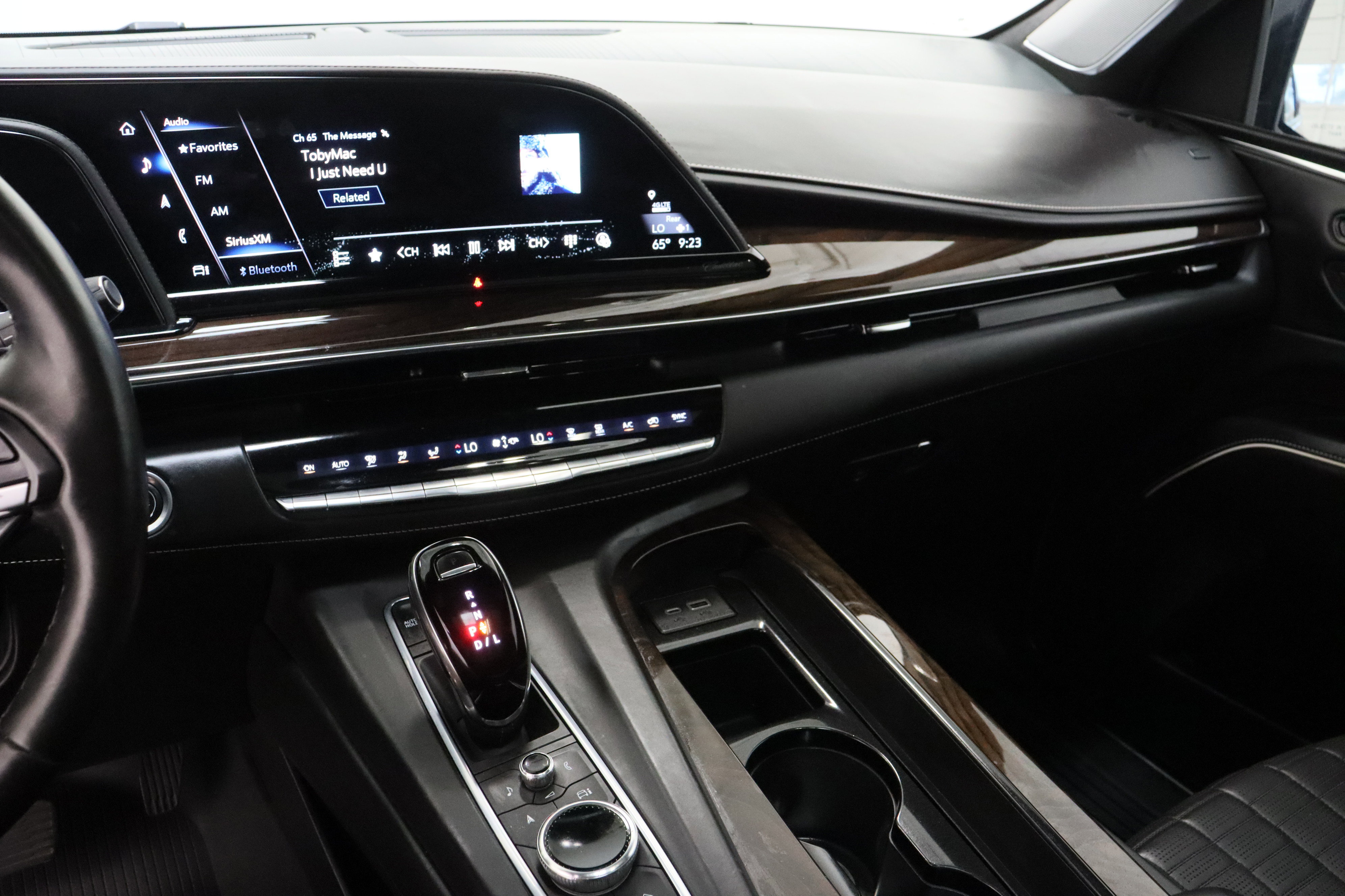 Used 2021 Cadillac Escalade Sport Platinum w/ Heavy-Duty Trailer Package image 18