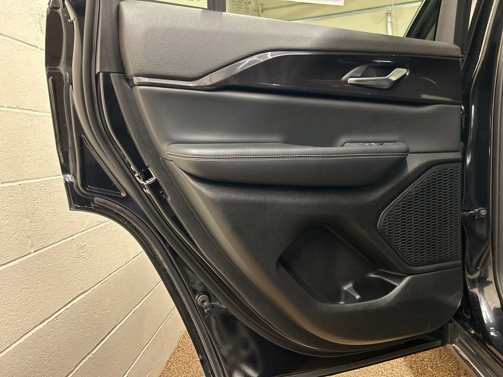 Used 2023 Jeep Grand Cherokee Laredo w/ Luxury Tech Group I image 14