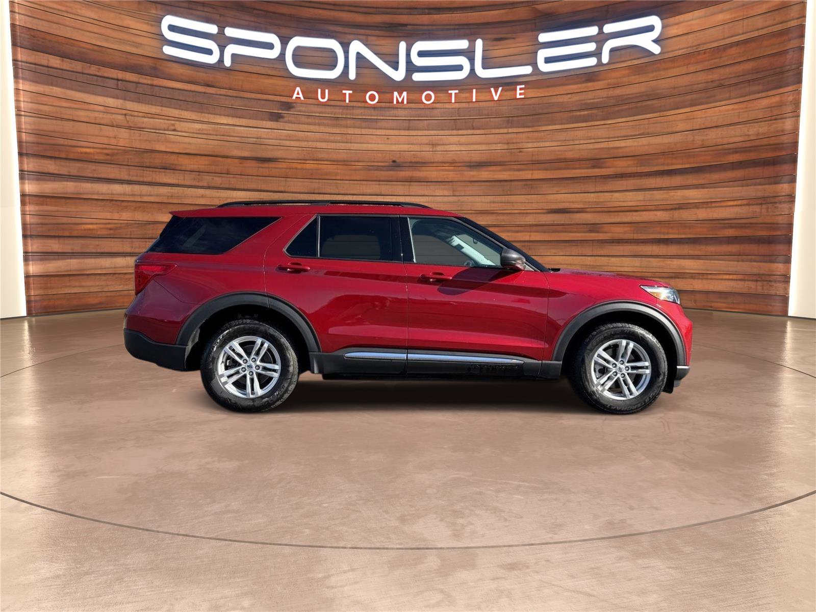 Used 2022 Ford Explorer XLT image 7