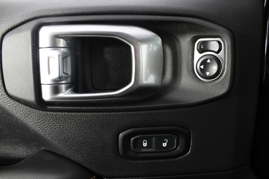Used 2025 Jeep Wrangler Unlimited Sahara AWD/4WD image 14