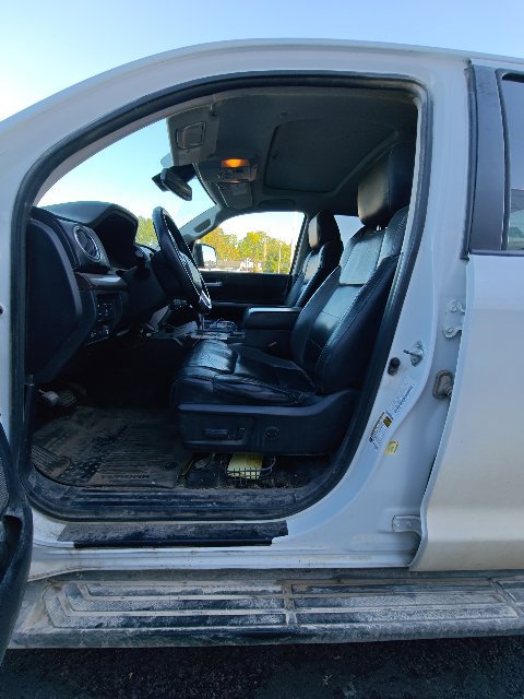 Used 2021 Toyota Tundra Limited w/ Limited Premium Package AWD/4WD image 3