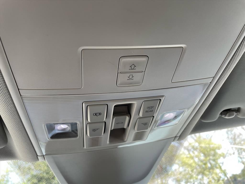 Used 2022 Volkswagen Tiguan SE image 23