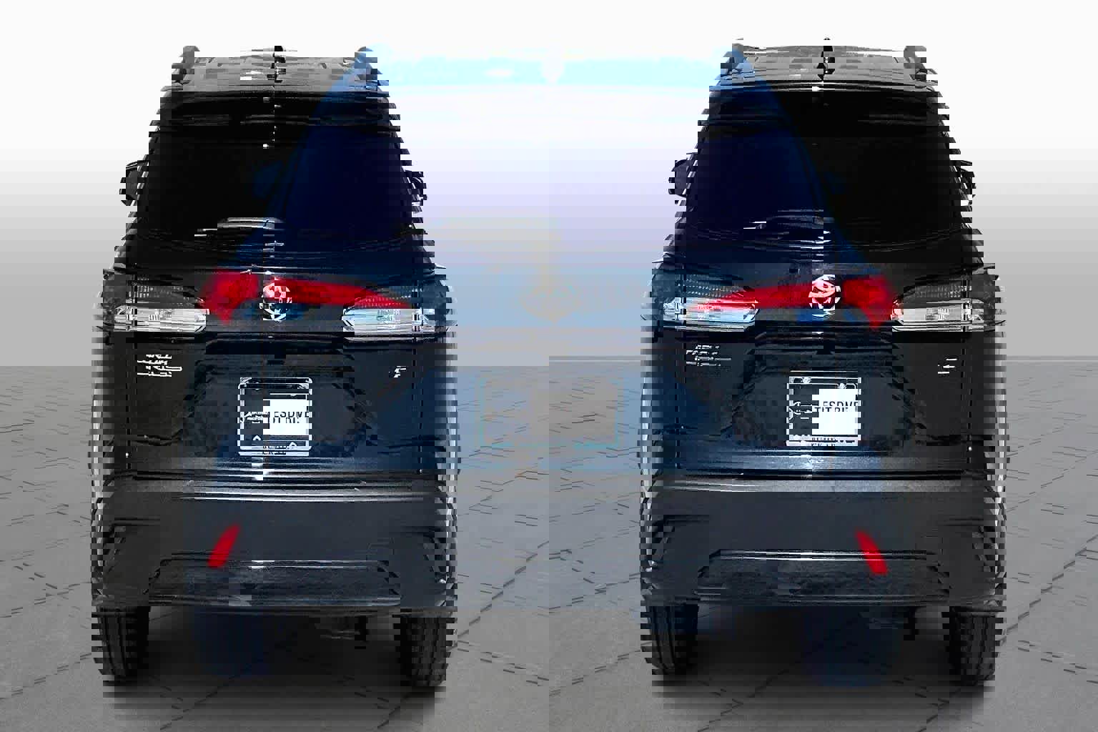 Used 2024 Toyota Corolla Cross LE w/ Moonroof Package image 5