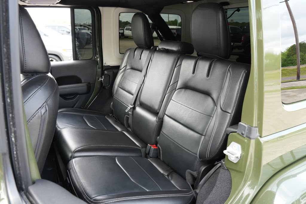 Used 2021 Jeep Wrangler Unlimited Sahara w/ Cold Weather Group AWD/4WD image 18