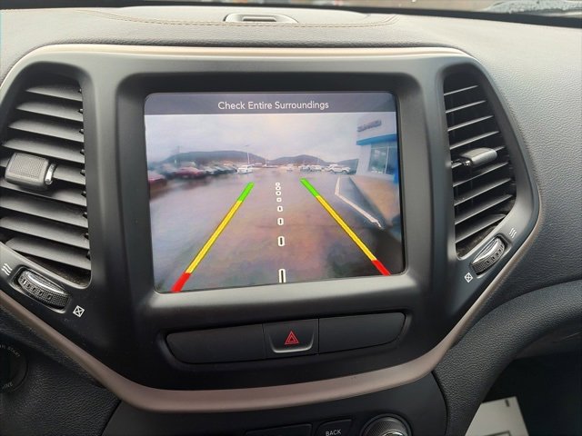 Used 2017 Jeep Cherokee Latitude w/ Cold Weather Group image 14