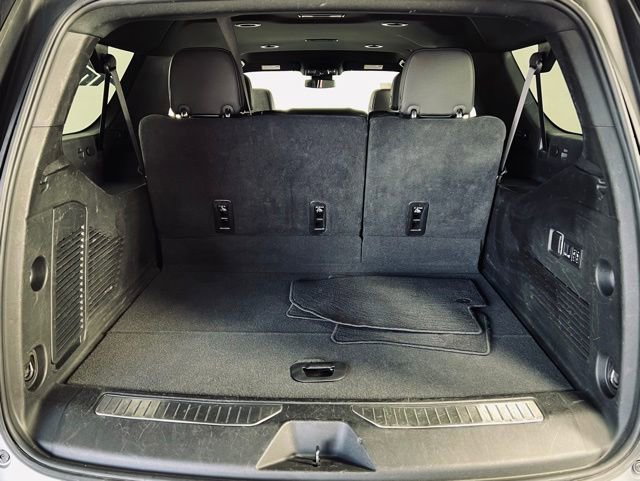 Used 2024 Chevrolet Suburban RST w/ Luxury Package image 12