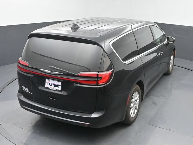 Used 2025 Chrysler Pacifica Select FWD image 35