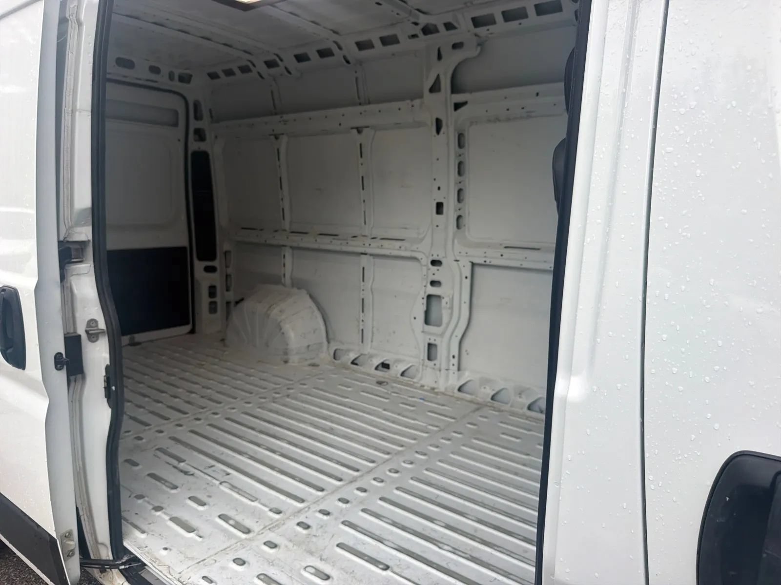 Used 2025 RAM ProMaster 2500 w/ Convenience Group FWD image 16