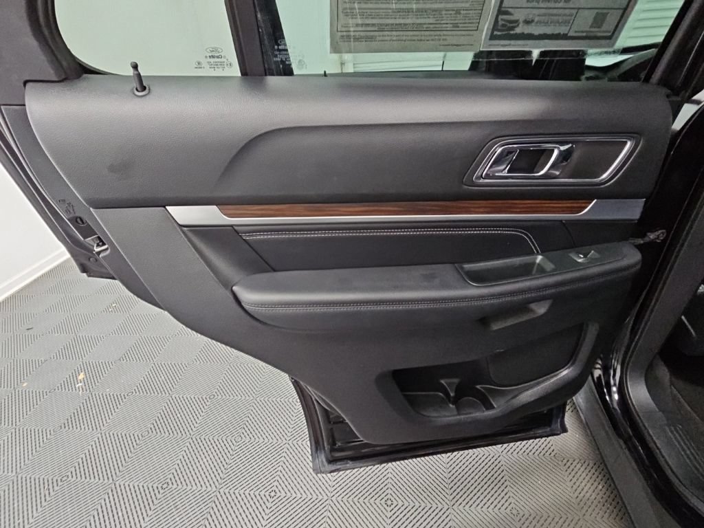 Used 2018 Ford Explorer Limited w/ Equipment Group 301A AWD/4WD image 36