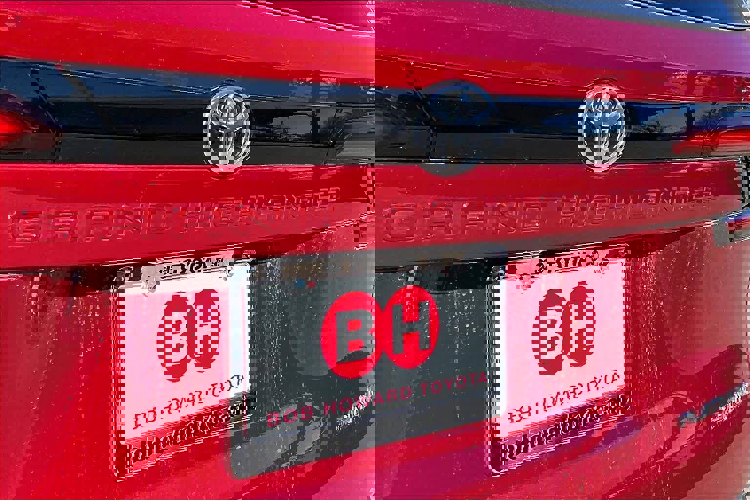 Used 2025 Toyota Grand Highlander AWD image 29