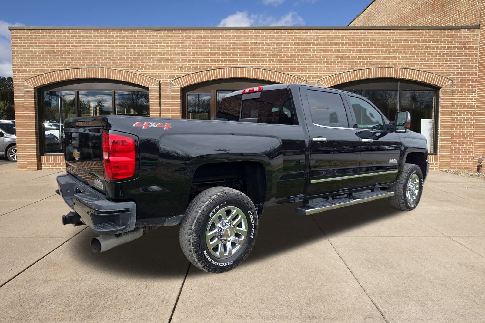 Used 2019 Chevrolet Silverado 3500 High Country w/ Duramax Plus Package image 3