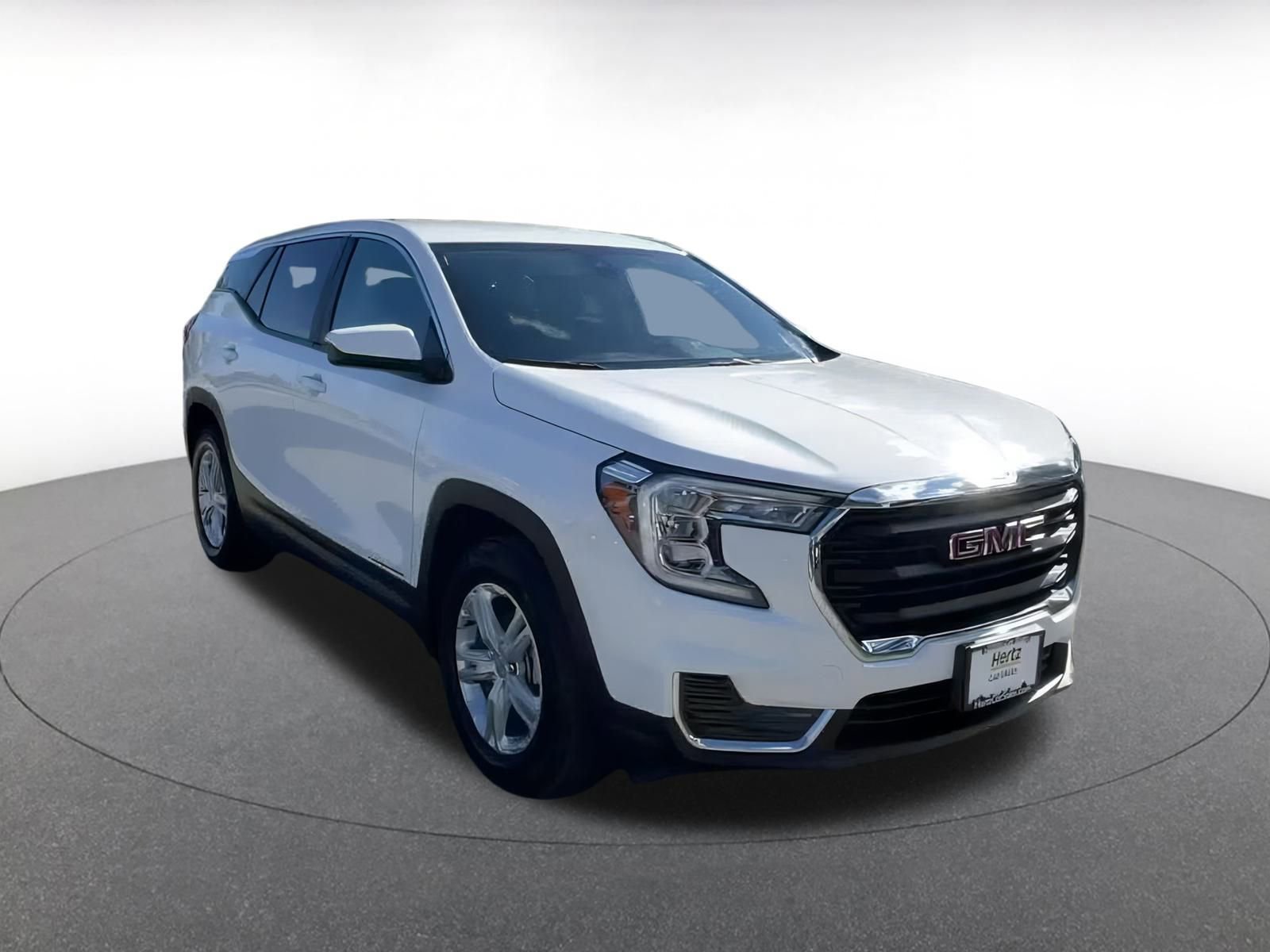 Used 2024 GMC Terrain SLE image 3
