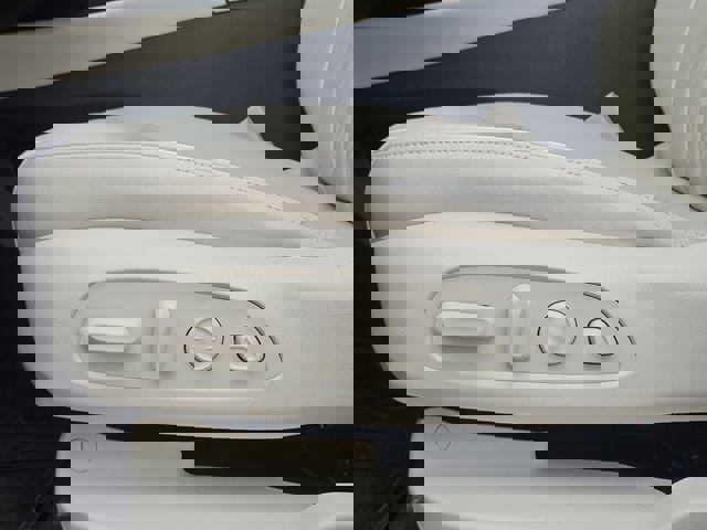 Used 2024 Buick Enclave Avenir w/ Avenir Technology Package image 24