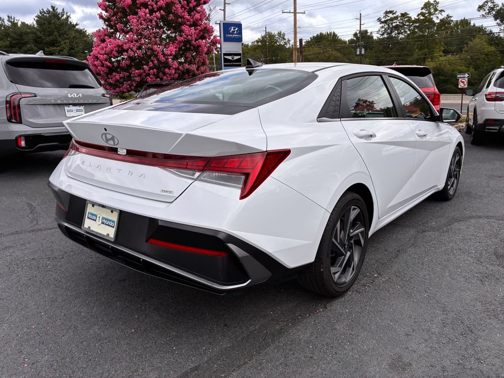 Used 2025 Hyundai Elantra Limited FWD image 7