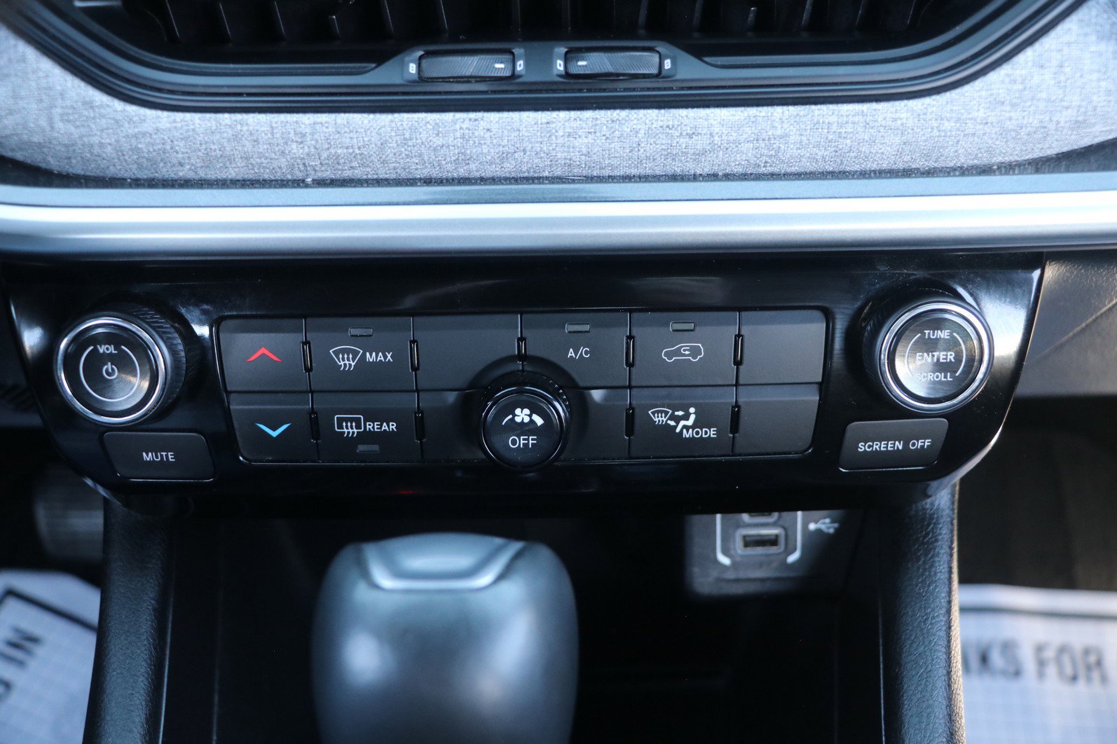 Used 2024 Jeep Compass Latitude image 22