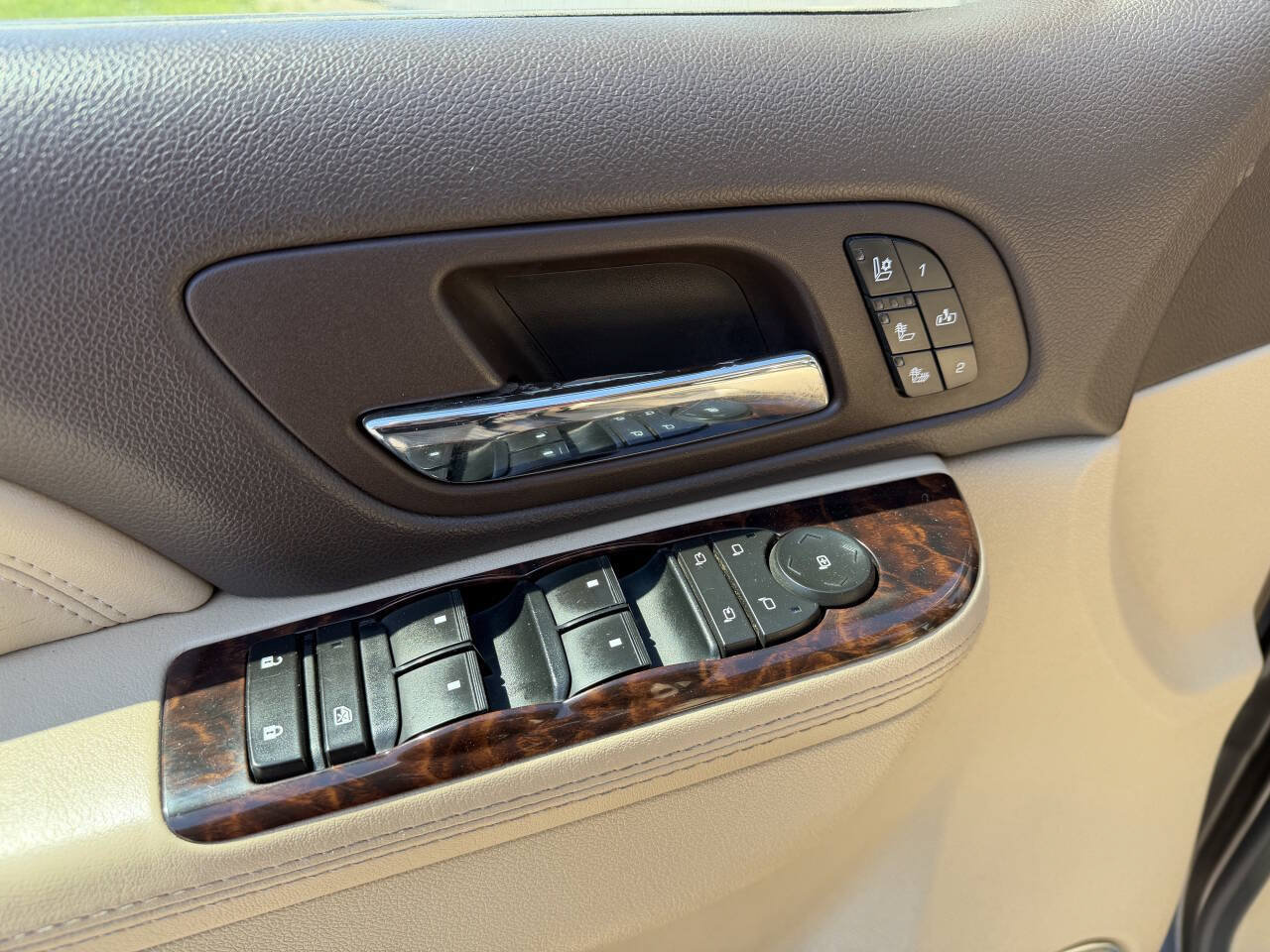 Used 2011 GMC Yukon Denali AWD/4WD image 13