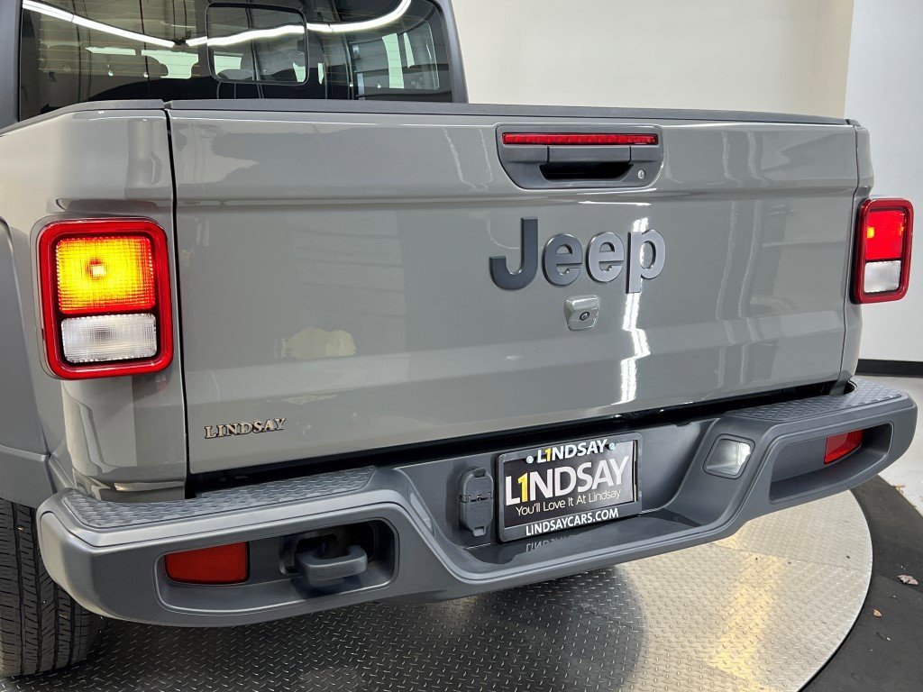 Certified 2023 Jeep Gladiator Sport image 8