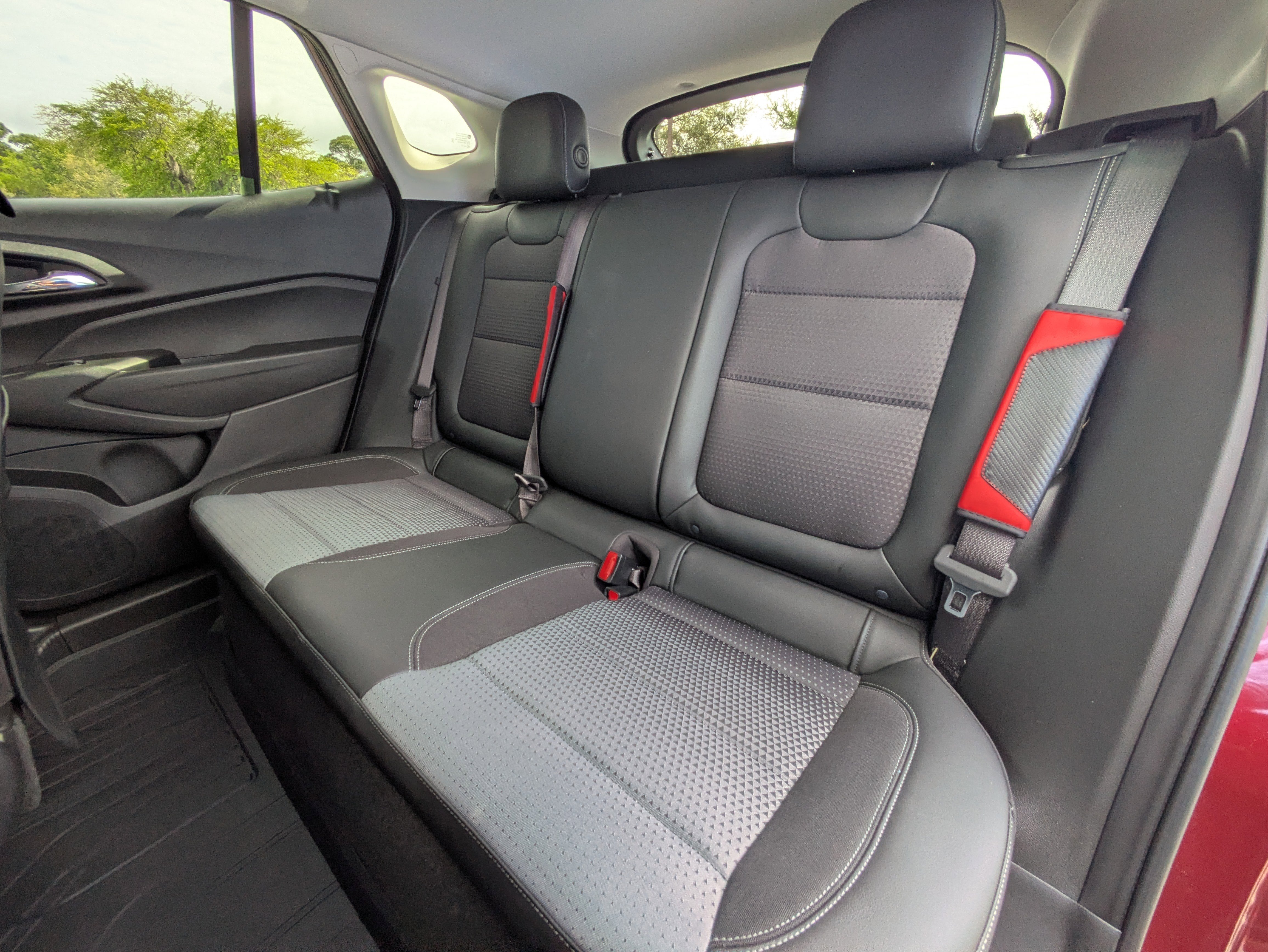 Used 2025 Chevrolet Trax LT w/ Driver Confidence Package image 7