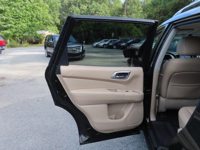 Used 2017 Nissan Pathfinder SL w/ SL Tech Package AWD/4WD image 12