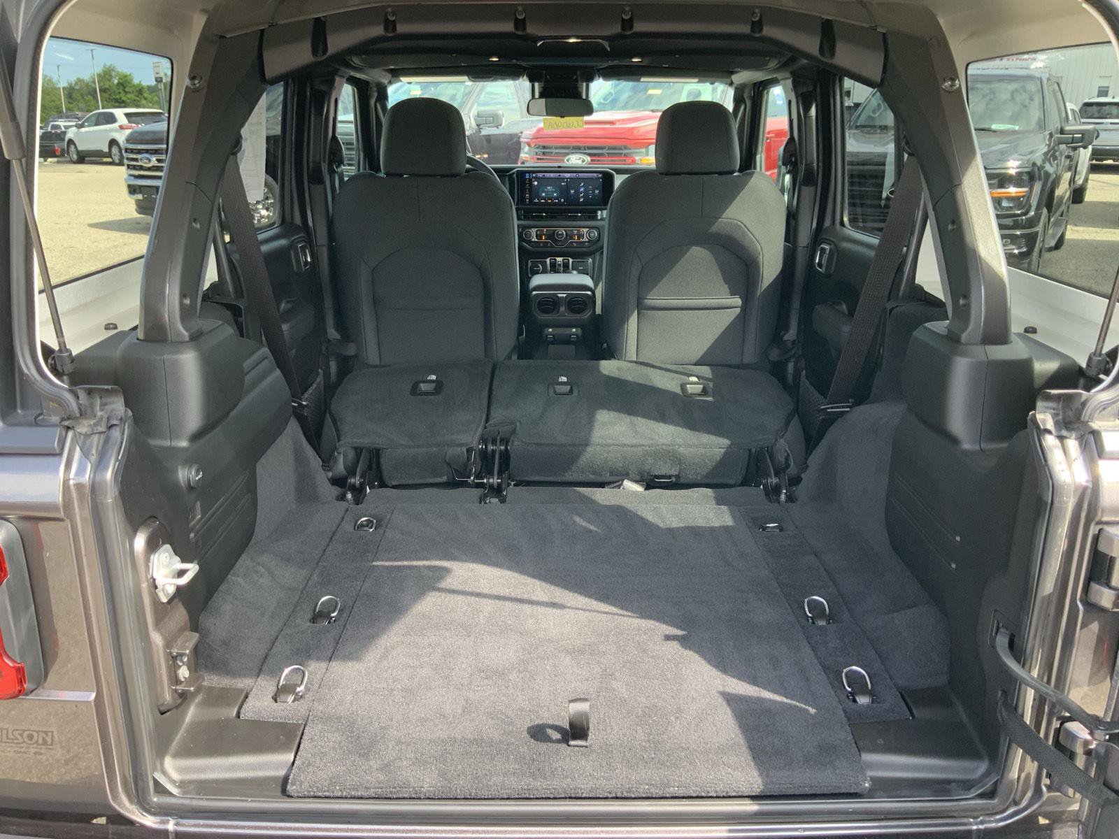 Used 2025 Jeep Wrangler Unlimited Sport AWD/4WD image 11