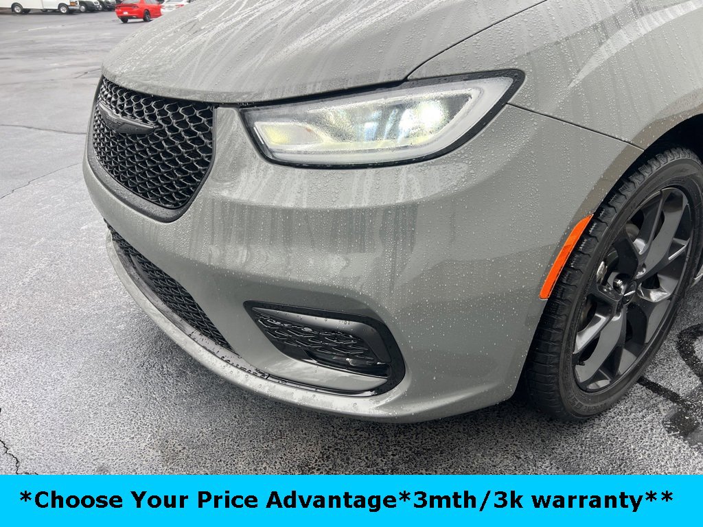 Certified 2022 Chrysler Pacifica Touring-L w/ S Appearance Package image 9