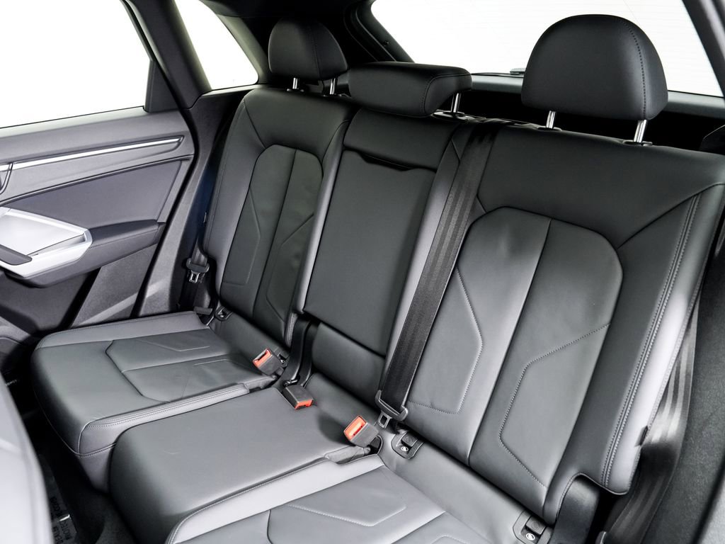 Certified 2025 Audi Q3 2.0T Premium Plus w/ Premium Plus Package image 23