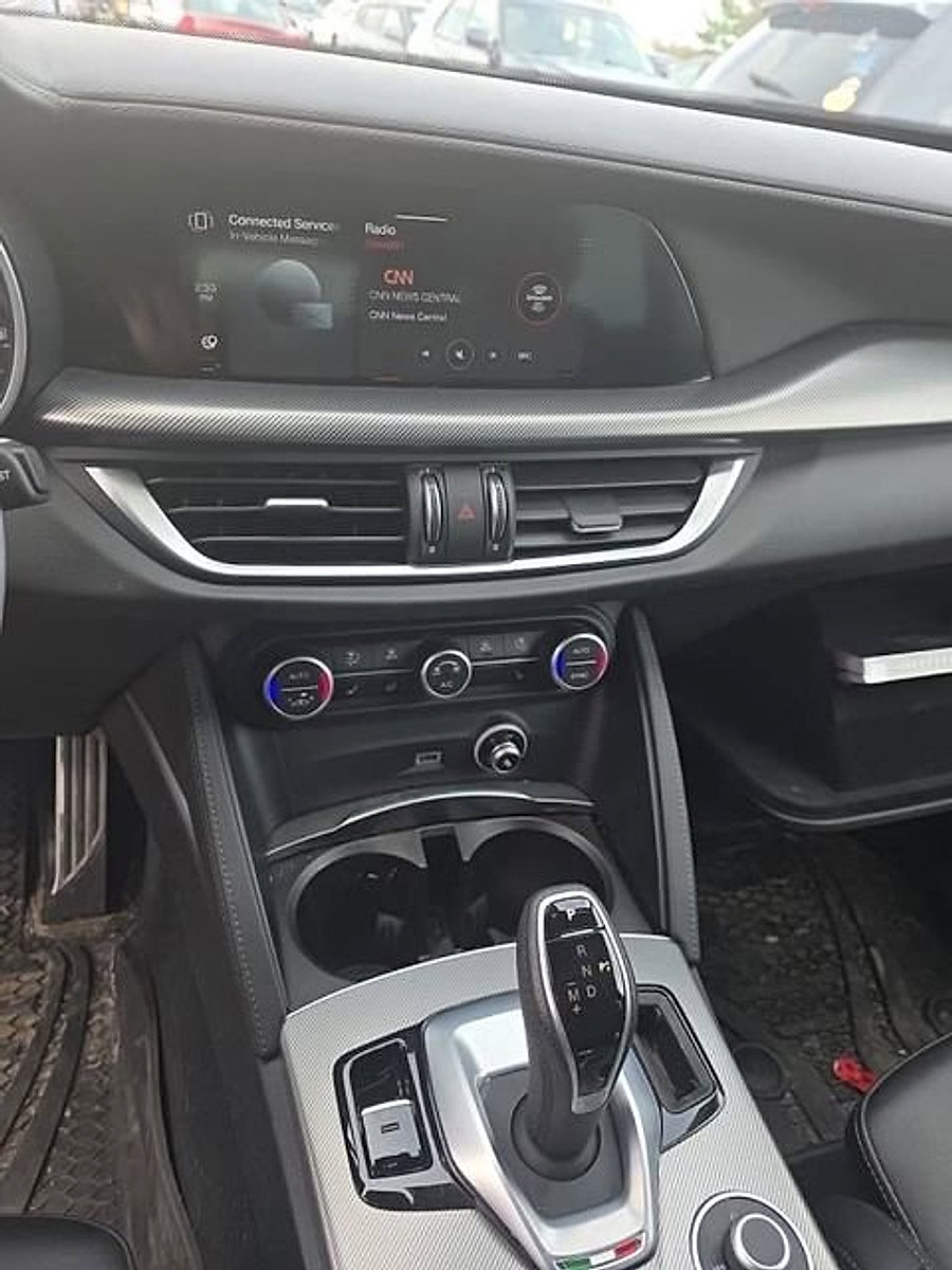 Used 2023 Alfa Romeo Stelvio Veloce image 12