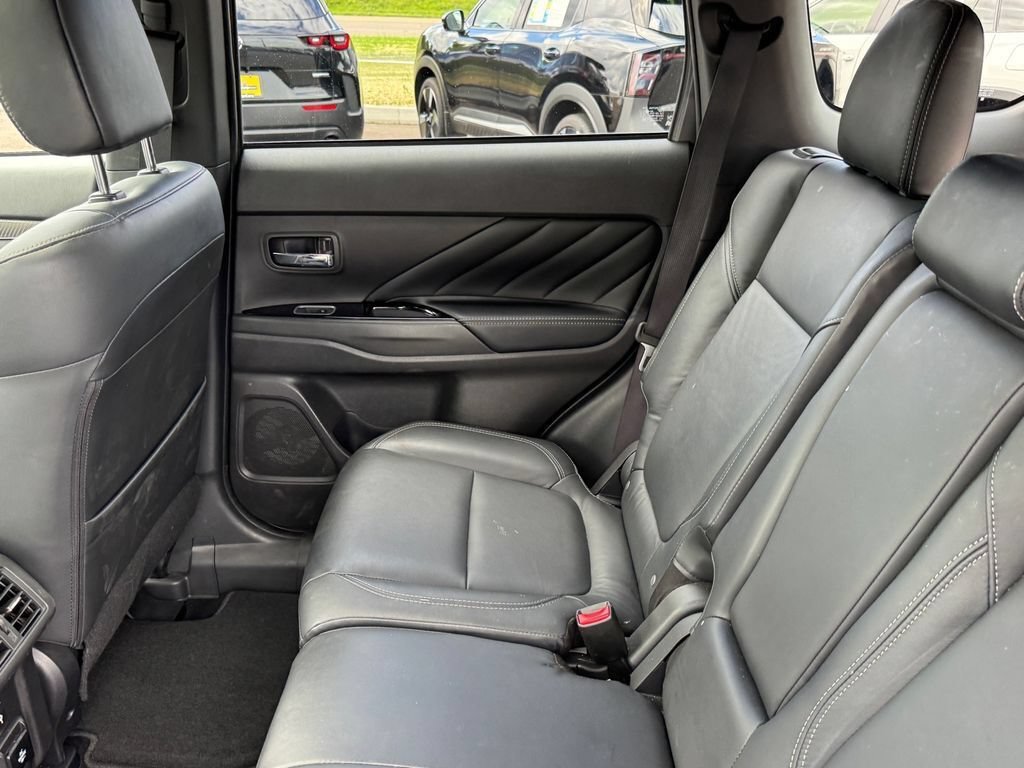 Used 2020 Mitsubishi Outlander 4WD Plug-In Hybrid image 8