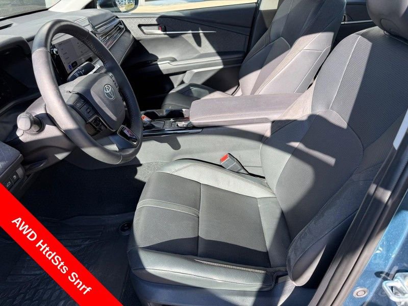 Used 2025 Toyota Camry XLE AWD/4WD image 16