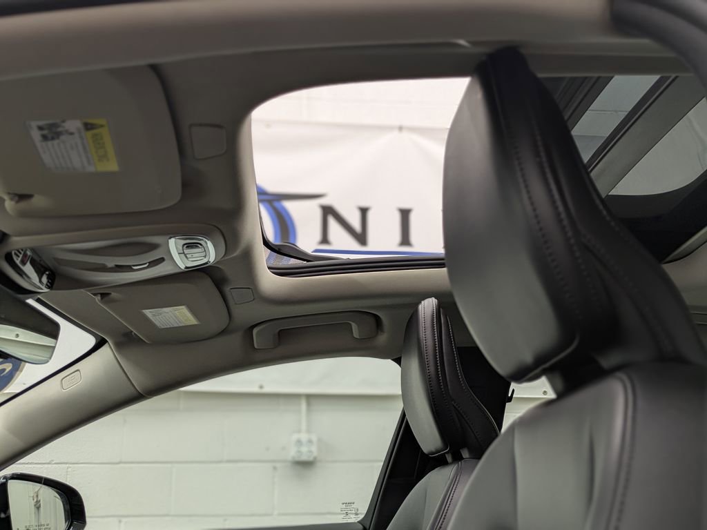 Used 2022 Volvo S60 B5 Momentum w/ Premium Package image 6