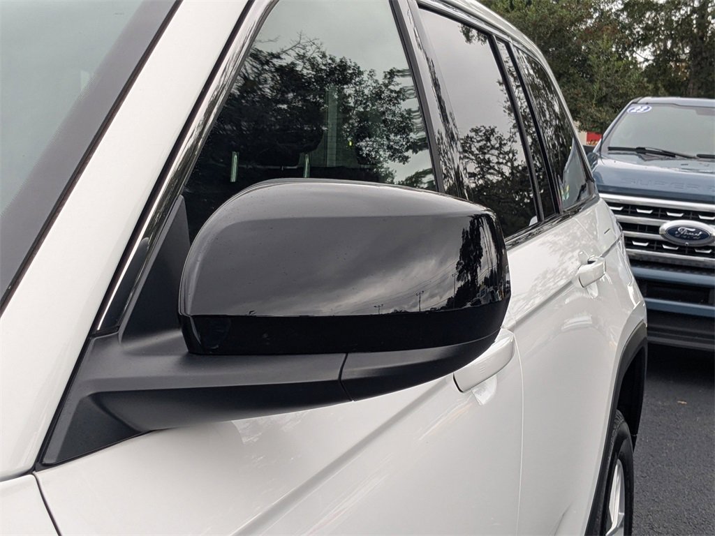 Used 2024 Jeep Grand Cherokee Laredo X image 14