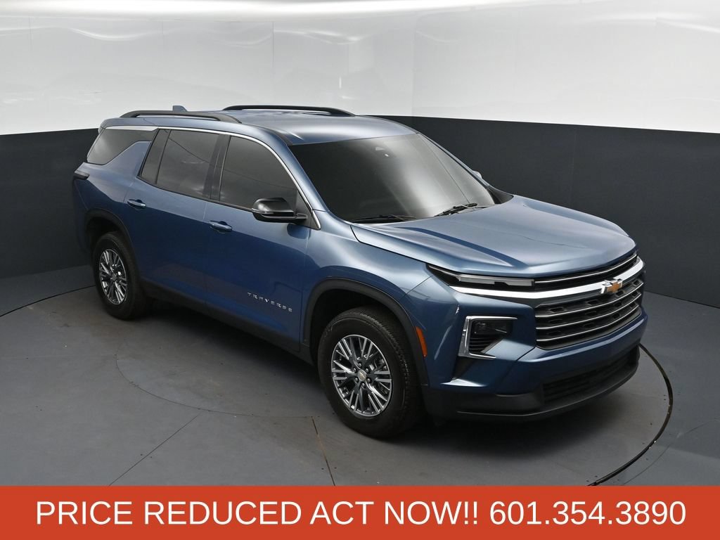 Used 2025 Chevrolet Traverse LT