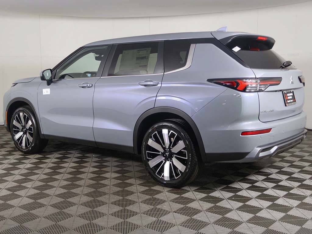 New 2026 Mitsubishi Outlander SE FWD image 10