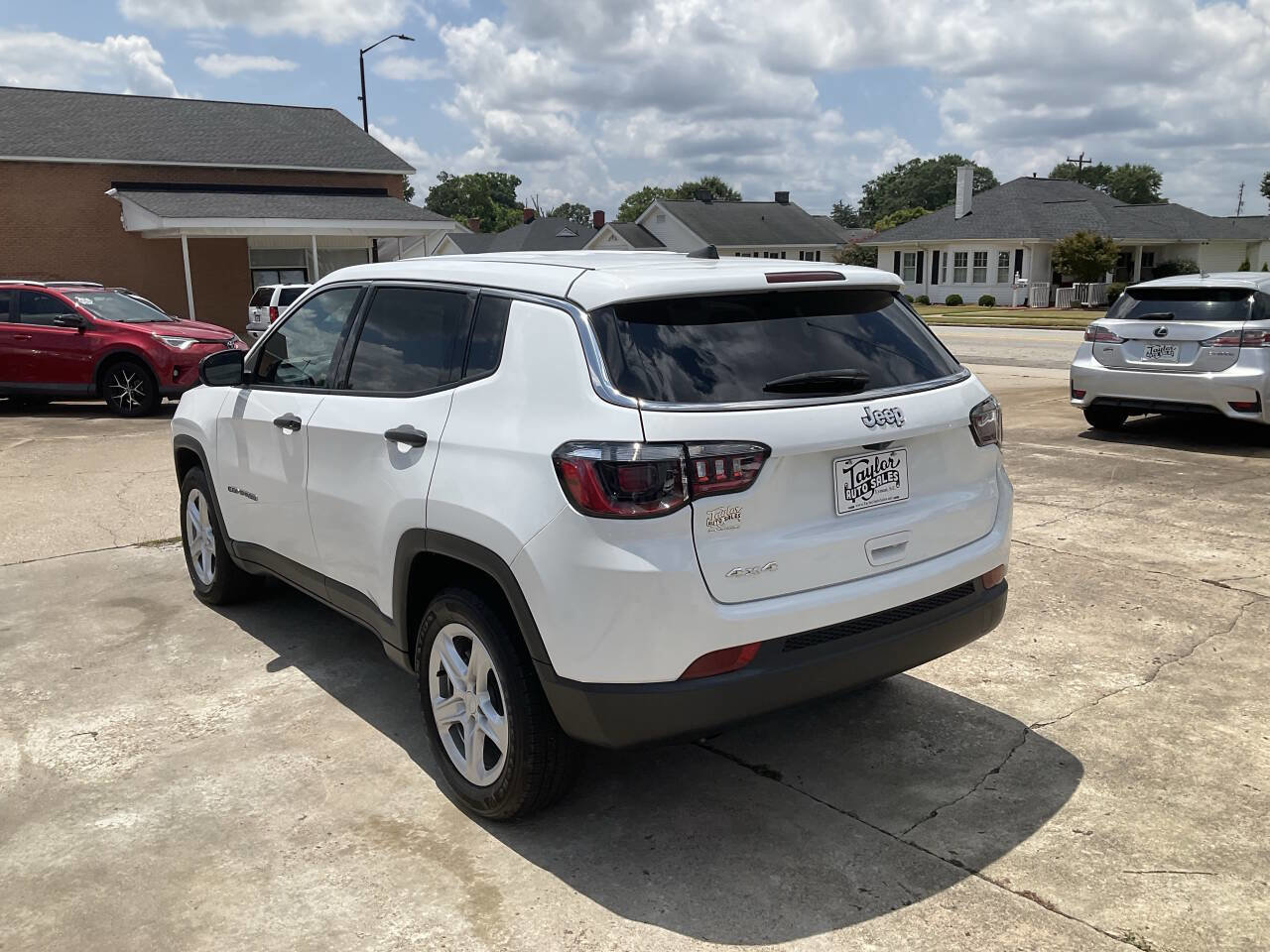 Used 2024 Jeep Compass Sport image 4