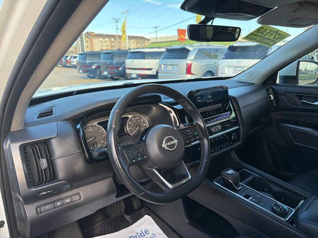 Used 2023 Nissan Pathfinder SL w/ SL Premium Package image 17