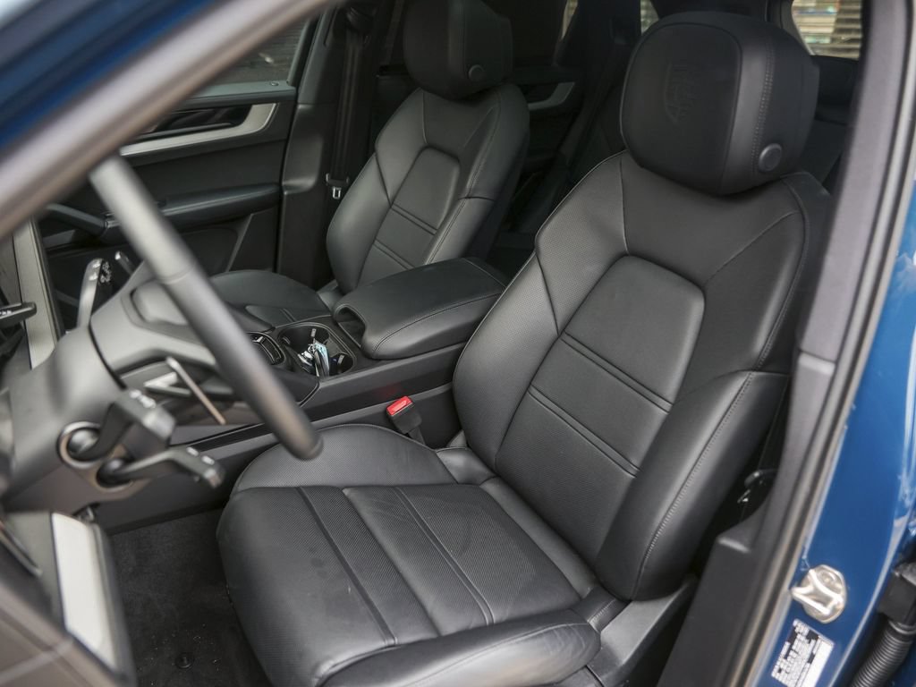 Certified 2025 Porsche Cayenne E-Hybrid AWD/4WD image 5