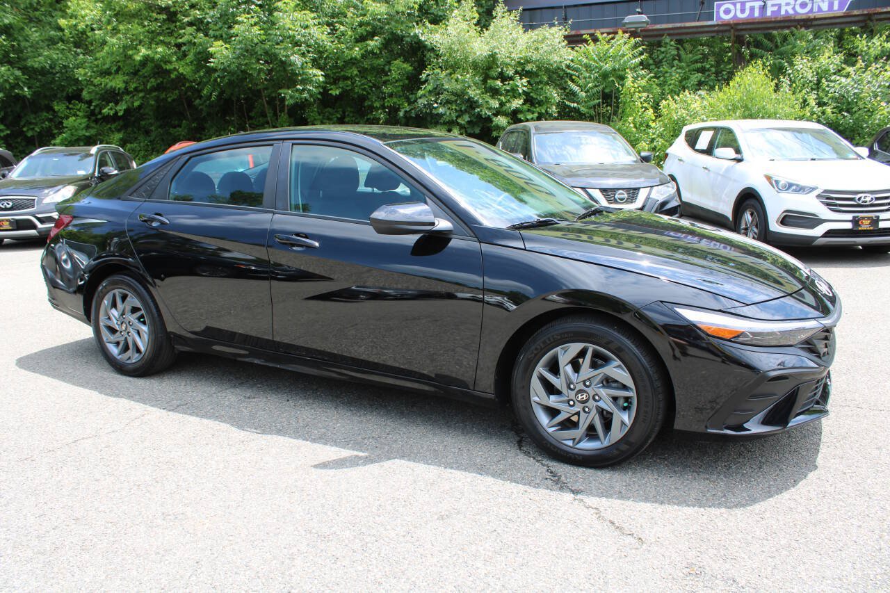 Used 2024 Hyundai Elantra SEL FWD image 5